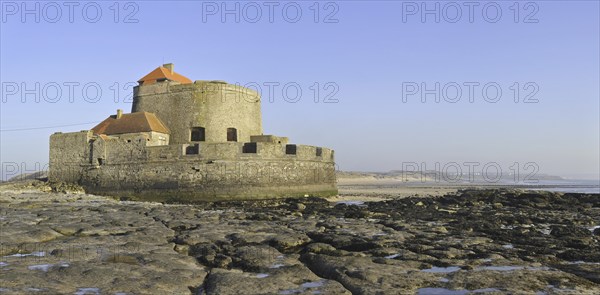 Vauban's Fort Mahon on the beach at Ambleteuse, Côte d'Opale, Opal Coast, France, Europe