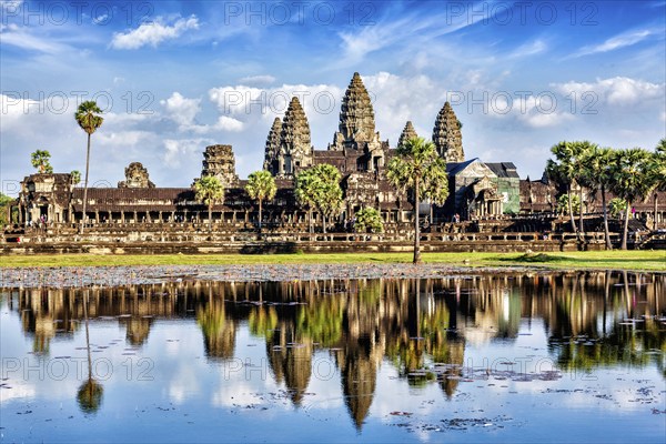Cambodia landmark wallpaper, Angkor Wat with reflection in water