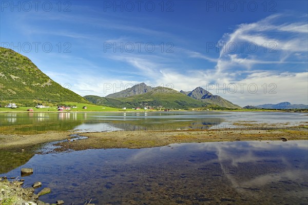 Crystal clear bay with shallow water, green mountain landscape, Leknes, Vestvågøy, Nordland,