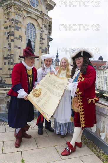 Handover of the giant tunnel decree