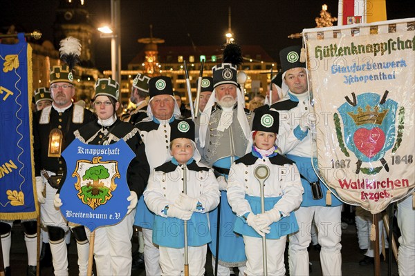 Striezelmarkt, which has been organised since 1434, is the oldest Christmas market in Germany and