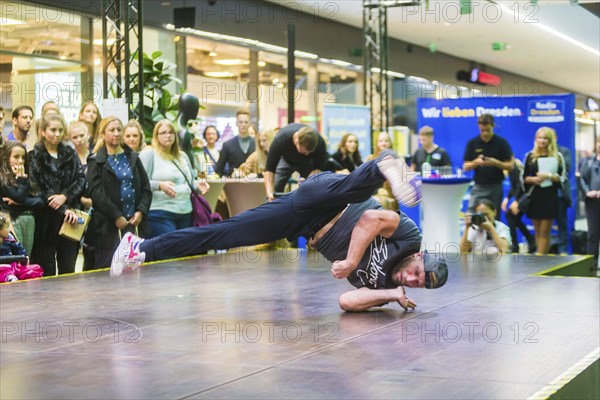 THE SAXONZ at Dresden's Centrum Galerie