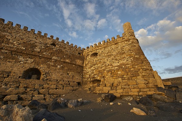 Sunset, evening light, backlight, Venetian sea fortress, Koules, Morosini, mountains, bronze sky,
