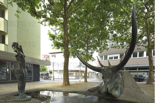 Europabrunnen by Gernot Rumpf 1980, sculpture, mythical creature, bull figure, horns, Europaplatz,