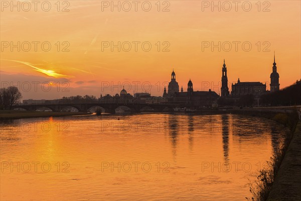 DEU Saxony Dresden Dresden silhouette in the morning, seen from the new terrace