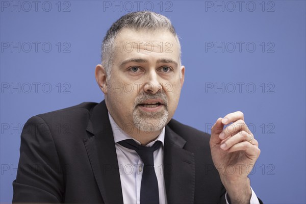 Dr. Max Markus Mutschler, Vors. der Fachgruppe Ruestungsexporte der GKKE, aufgenommen im Rahmen