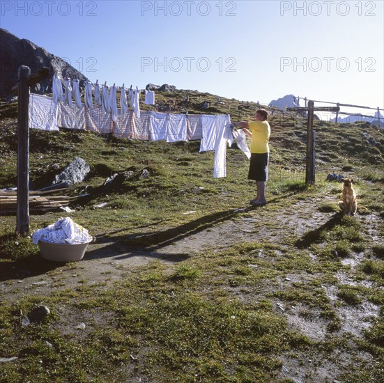 AUT, Austria, Matrei: For mountain hikers, the mountain tour on the Venedigerhoehenweg, here on 12