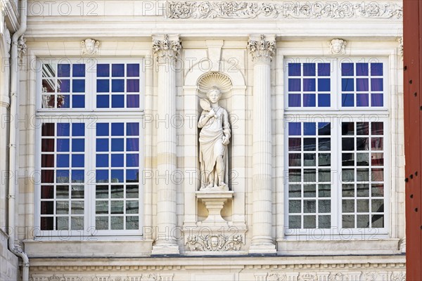 Historic Town Hall of La Rochelle, Hôtel de Ville, decorative façade, detail with sculpture,