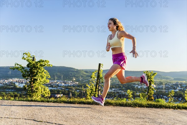 Young woman in Fitness training, vineyard at Grossheppach, Remstal valley, Baden Württemberg,