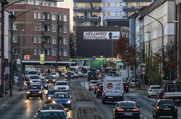 Gladbecker Straße in Essen, B224, inner-city street in Essen heavily polluted by air pollution,