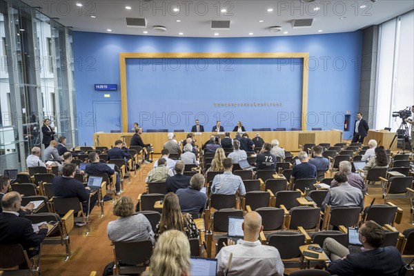 Presentation of the government draft for the 2025 federal budget at the Federal Press Conference by
