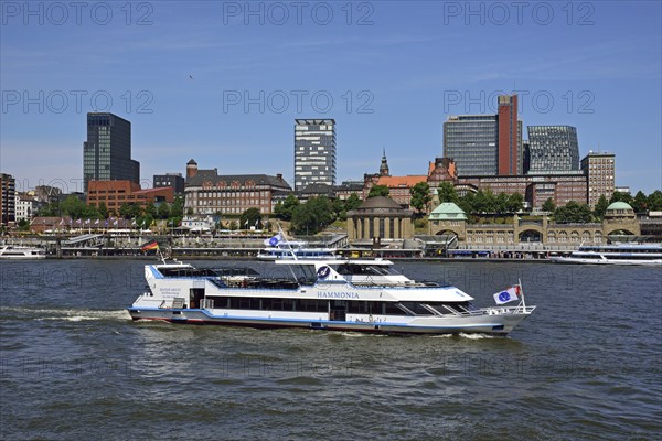 Europe, Germany, Hanseatic City of Hamburg, St. Pauli, Landungsbrücken, Elbe, view over the Elbe to