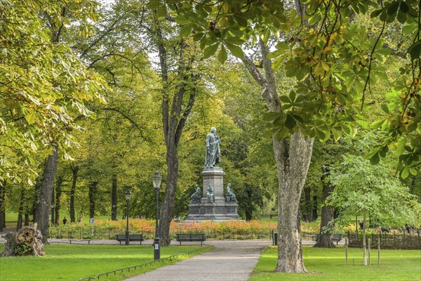 Carl von Linné monument, Humlegarden Royal Garden, Karlaväge, Stockholm, Sweden, Europe