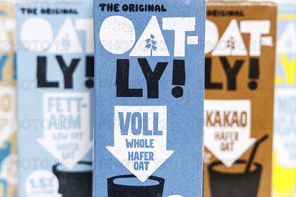 Oatly vegan oat milk milk substitute different flavours