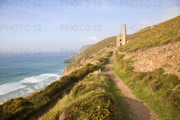 Ruins of Towanroath Pumping House at the Wheal Coates Tin Mine, St Agnes Head, Cornwall, England,