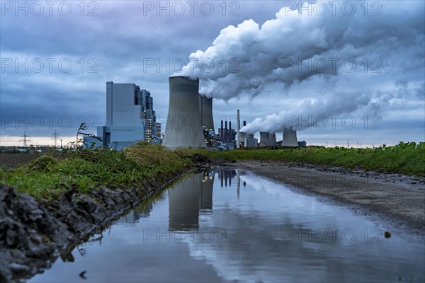 Neurath lignite-fired power station, power station units A, E, cooling towers, town of