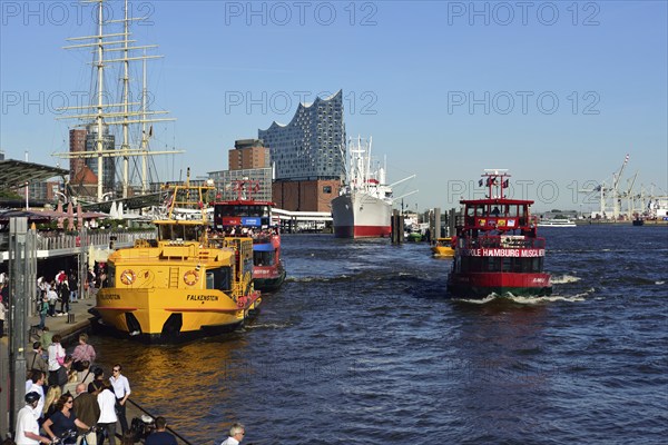 Germany, Hamburg, HafenCity, view to Elbe Philharmonic Hall, Hamburg's new concert hall, glass