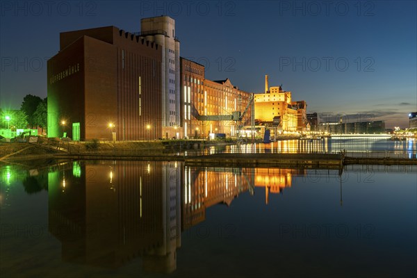 The inner harbour, in Duisburg, building Küppersmühle, and Werhahn-Mühle on the right, North