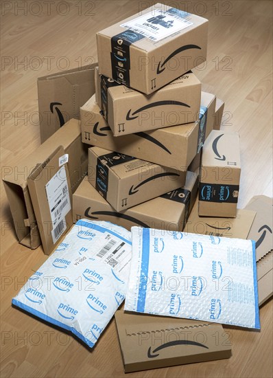 Parcels from online mail order company Amazon, various packaging, Amazon Prime