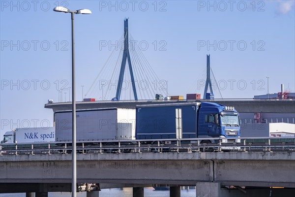 The Köhlbrand Bridge in the port of Hamburg, in front traffic on the A7 motorway, spans the 325 m