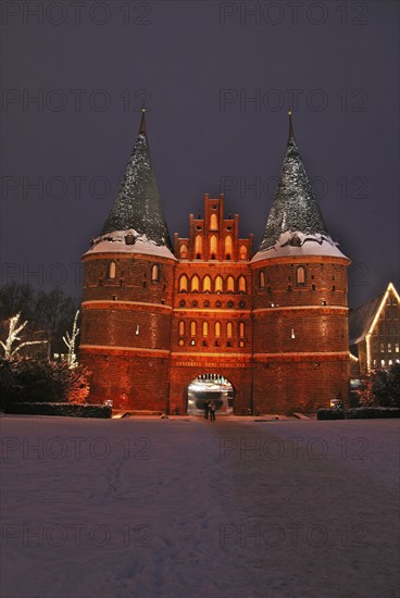 Europe, Germany, Schleswig-Holstein, Lübeck, Holstentor in winter at Christmas, Hamburg, Hamburg,