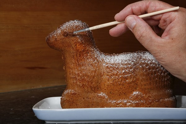 Swabian cuisine, baking, preparation of Easter lamb, baked dough, painting the eye, brush, sweet