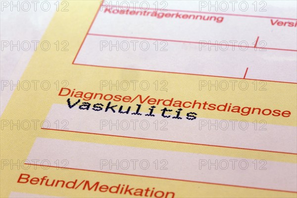 Symbolic image: Diagnosis of vasculitis on a doctor's referral. Vasculitis often occurs after