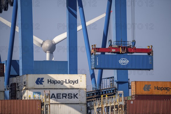 Port of Hamburg, Container Terminal Altenwerder, container ship during loading and unloading,
