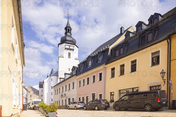 Schwarzenberg/Erzgeb. is a large district town in the Erzgebirge district of Saxony. Built in the