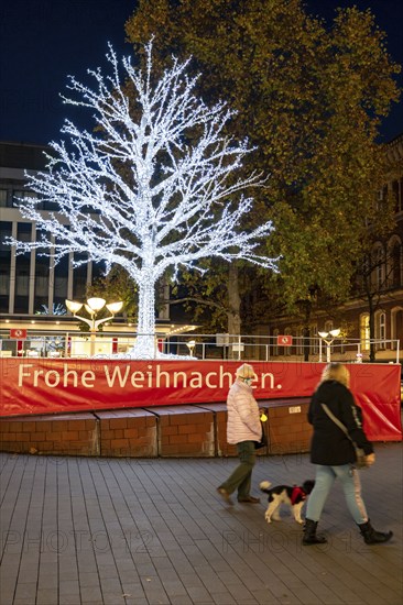 The city centre of Duisburg, shopping street Königstraße, on the day of the opening of the