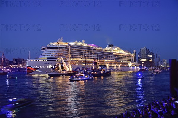 Deutschland, Hamburg, Hafen, Kreuzfahrtschiff AIDAprima