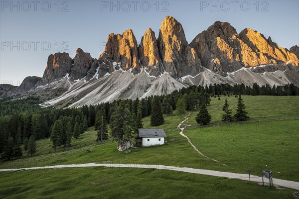 Sunrise, Glatschalm, Geislerspitzen, Villnöss Valley, Sass Rigais, Dolomites, South Tyrol, Italy,