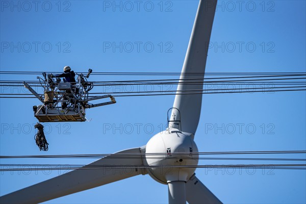 Construction of a new line route, 380 KV extra-high voltage line between Osterath and Gohr, near