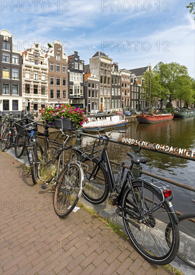 Bicycles on Herenstraat & Prinsenstraat Canal Bridge, Keizersgracht, Negen Straatjes, Amsterdam,