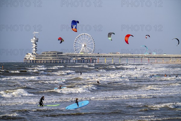 The pier and Ferris wheel at Scheveningen beach, strong swell, windsurfers, kitesurfers, surfers,