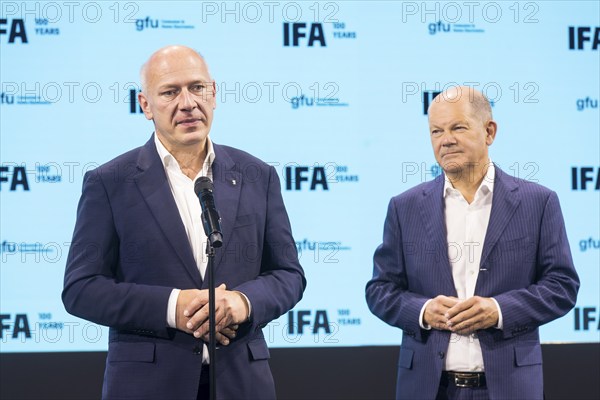 Kai Wegner (Governing Mayor of Berlin, CDU) gives a press statement after the press tour of the IFA