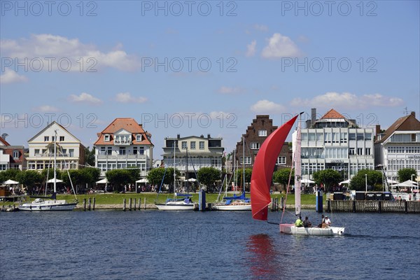 Europe, Germany, Schleswig Holstein, Baltic Sea, Lübeck-Travemünde, Trave, View to Vorderreihe,