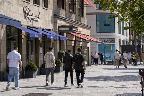 Königsallee, Kö, luxury shops, jewellers, Tiffany & Co., Chopard Boutique, Wempe, in the city