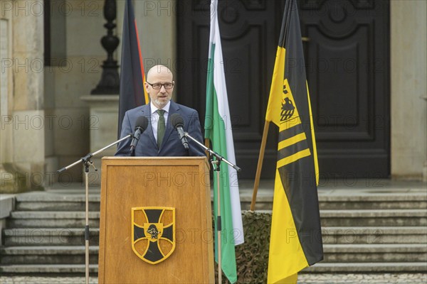 Public roll call of the Army Officers' School on Theatre Square: Bundeswehr honours and bids