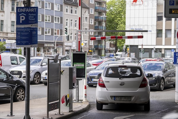 Husemannstraße car park in Gelsenkirchen, subject to charge, number plate recognition on entry, pay