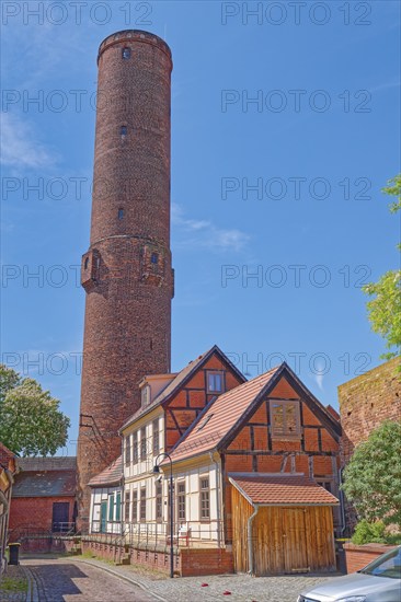 The scrap tower, built in the brick Gothic style, and the Schrot-Kontor in Mauerstraße in the old