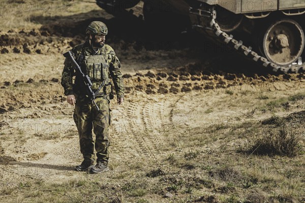 Armed soldier, photographed as part of a Bundeswehr exercise with armed forces from Norway and the
