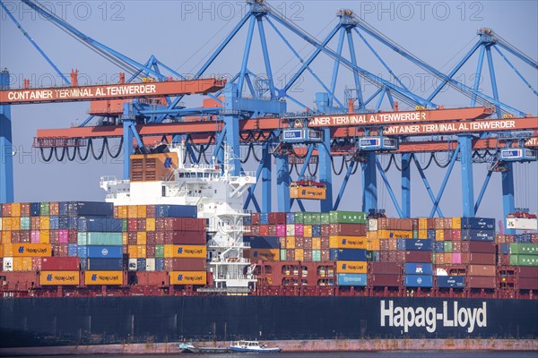 Container Terminal Altenwerder, Hapag-Lloyd container ship Frankfurt Express during loading and