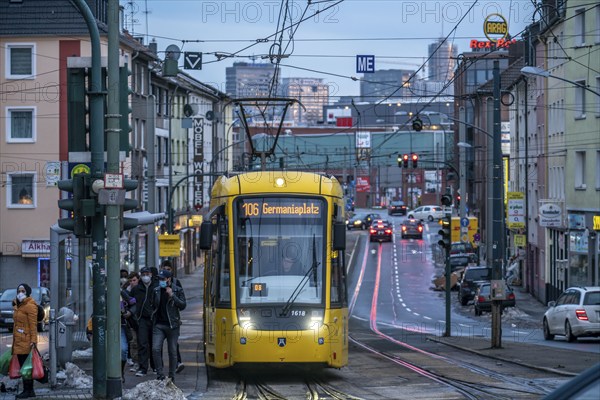 Ruhrbahn tram, on Altendorfer Straße, in the background the skyline of Essen city centre, rush