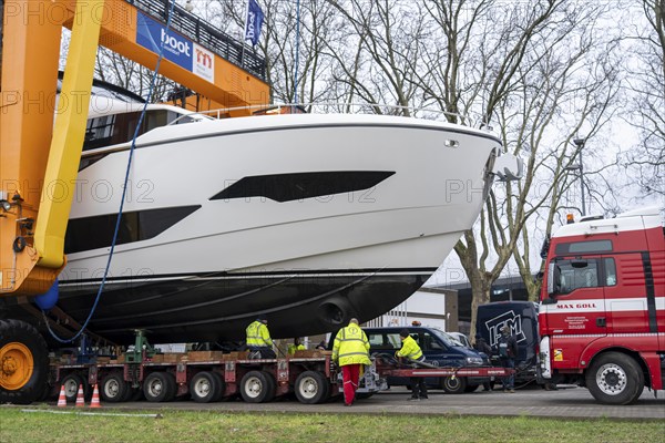 Craning the €6.3 million Sunseeker 88Y motor yacht, weighing 82 tonnes, in preparation for the