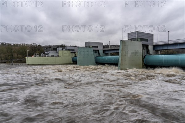 High water on the Ruhr, after days of heavy rainfall the Ruhr is flooding, warning level 2 of 3,