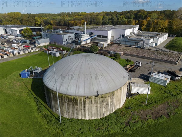 Biogas storage, pipelines of the Reterra biogas plant, biogas is produced in a fermenter over a