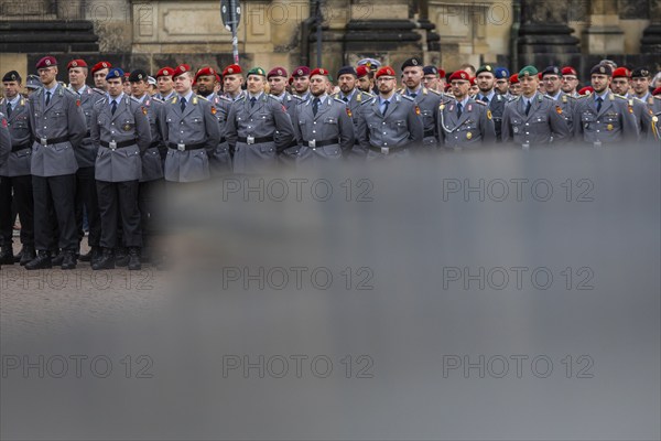 Public roll call of the Army Officers' School on Theatre Square: Bundeswehr honours and bids