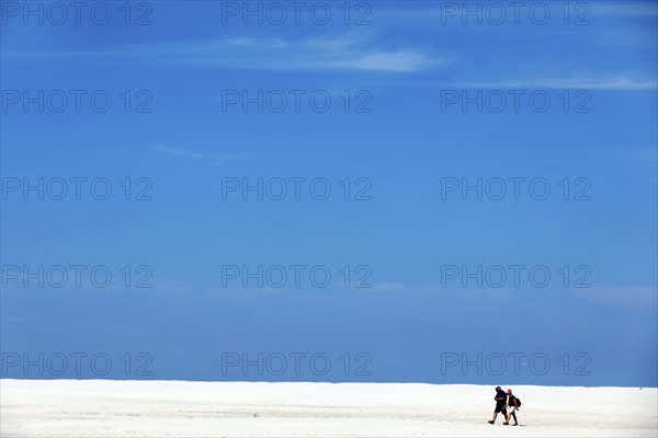 Holidaymakers walk through the Kniepsand on the beach of the island of Amrum, Wittdün, 18.06.2020