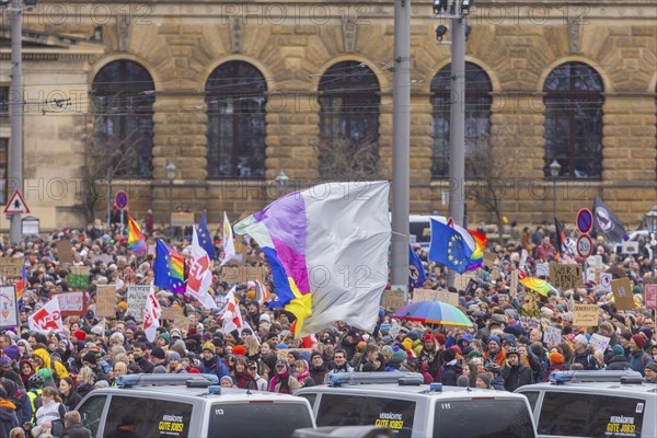 160 organisations and initiatives demonstrated against the right in Dresden on Saturday. Around 10,